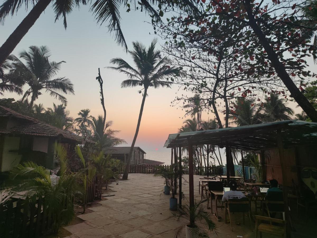 Beachside Анжуна Экстерьер фото